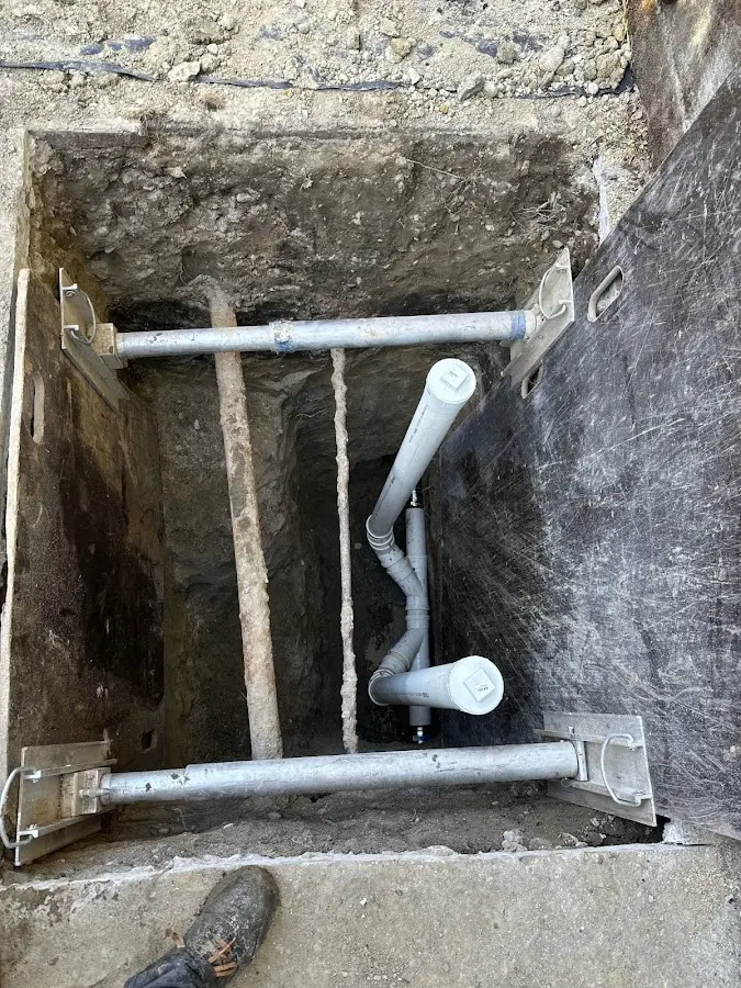 Experienced plumber completing Drain Cleaning work in Detroit